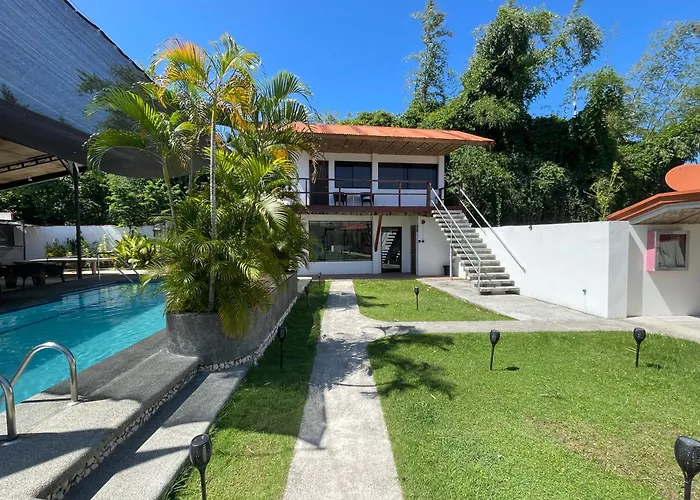 Parrot Resort Moalboal