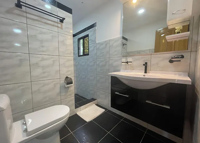 Parrot Resort 4*